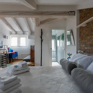  Apartment Biennale Gallery Loft Italien